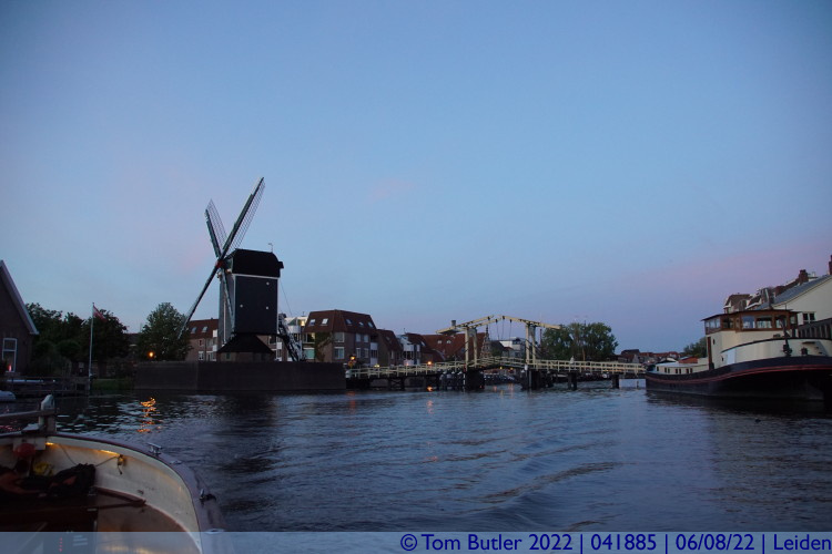 Photo ID: 041885, Rembrandtbrug and Molen de Put, Leiden, Netherlands