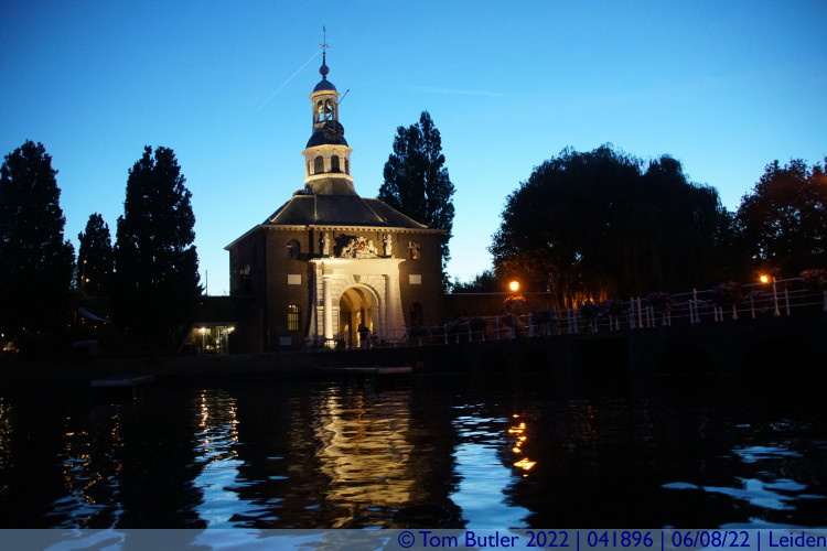 Photo ID: 041896, Zijlpoort at night, Leiden, Netherlands