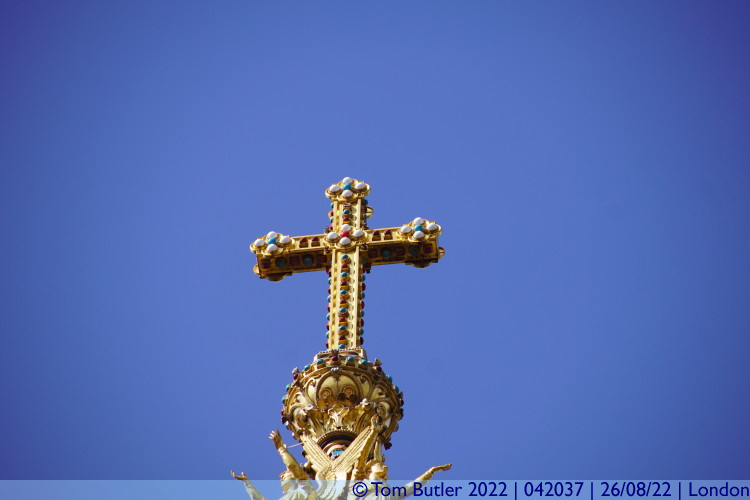 Photo ID: 042037, Cross on the top of the memorial, London, England