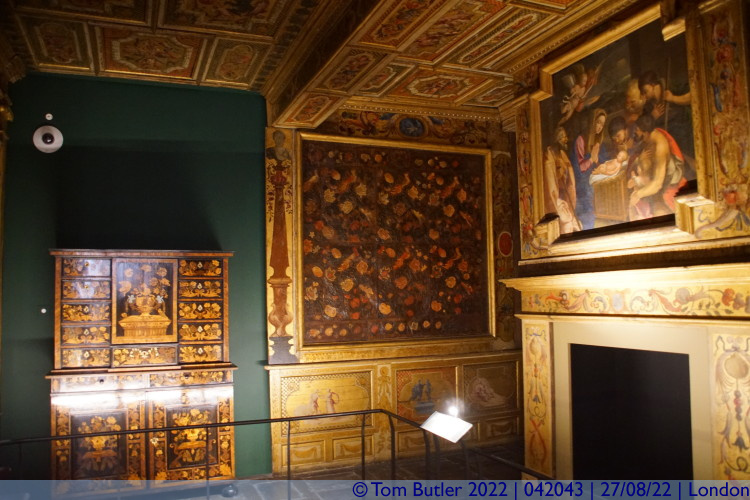 Photo ID: 042043, Inside a panelled room, London, England