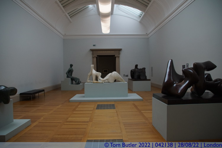 Photo ID: 042138, Henry Moore Sculptures, London, England
