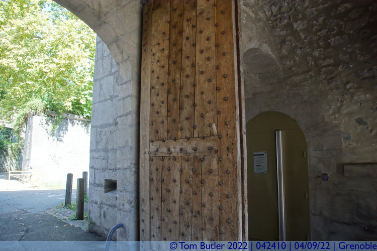 Photo ID: 042410, Porte Saint-Laurent gate, Grenoble, France