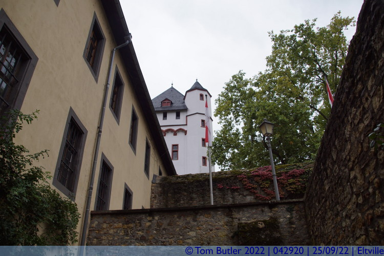 Photo ID: 042920, Looking up to the castle, Eltville, Germany
