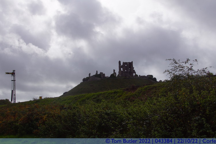 Photo ID: 043384, Railway and Castle, Corfe, England