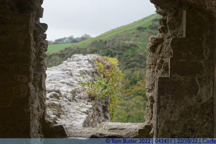 Photo ID: 043411, View through the ruins, Corfe, England