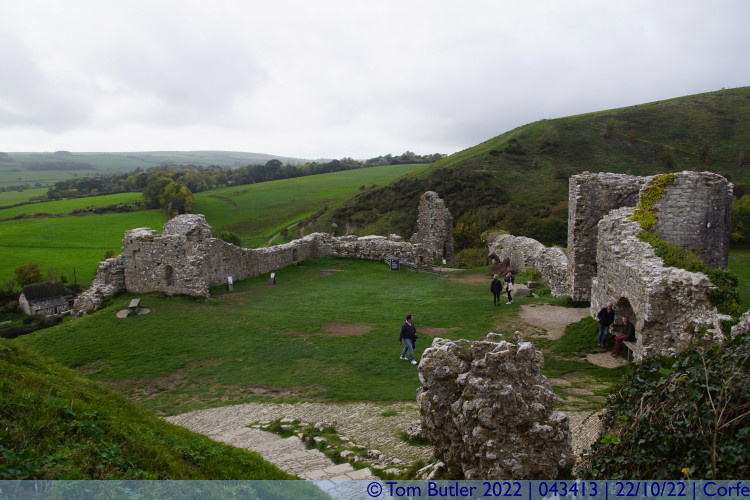 Photo ID: 043413, Ruins of the inner walls, Corfe, England