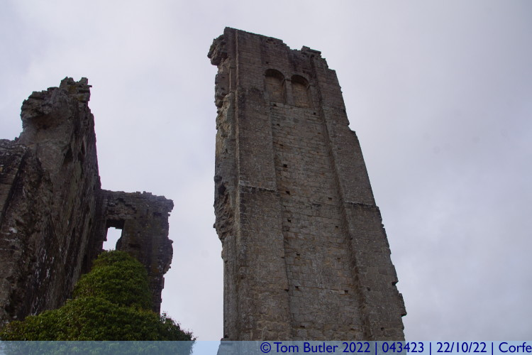 Photo ID: 043423, Tallest remaining structure, Corfe, England