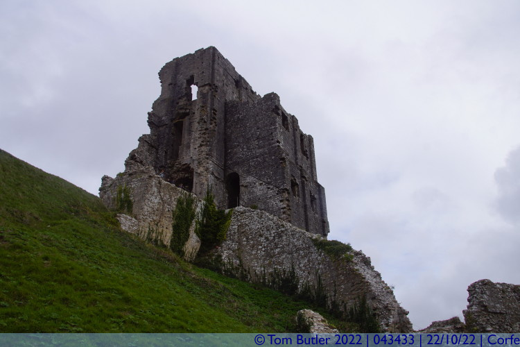 Photo ID: 043433, Below the keep, Corfe, England