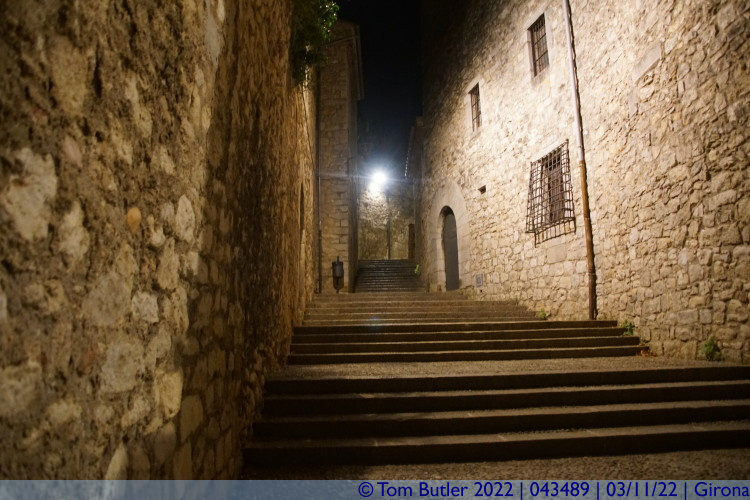 Photo ID: 043489, Climbing up through the old town, Girona, Spain