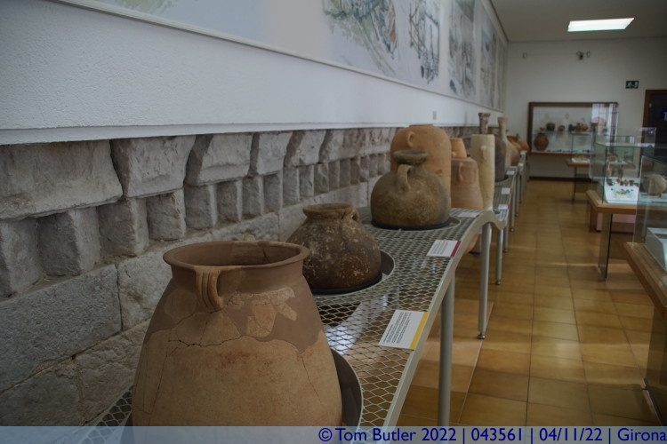 Photo ID: 043561, Urns and Amphora, Girona, Spain