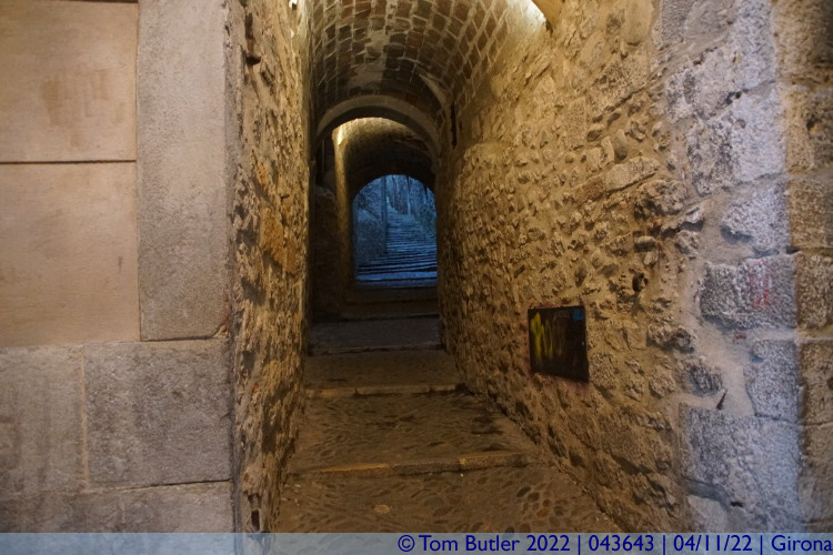 Photo ID: 043643, Narrow lanes climbing up through the old town, Girona, Spain