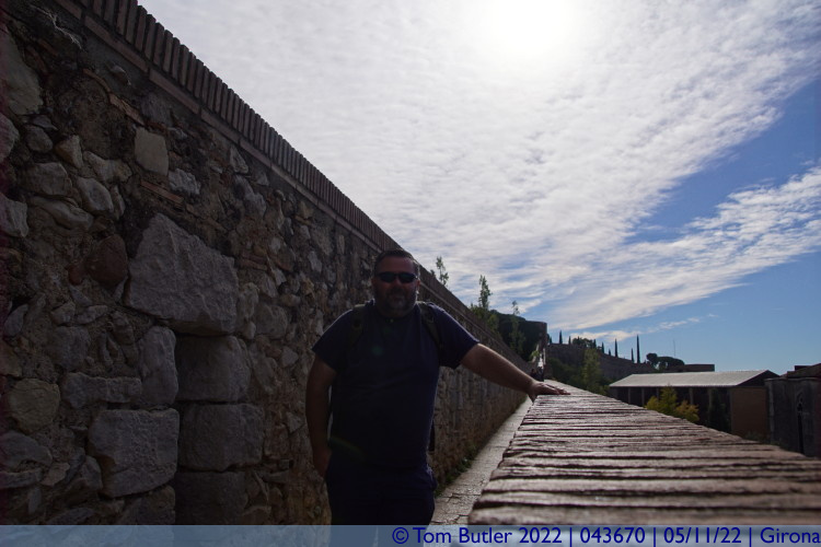 Photo ID: 043670, Standing on the walls, Girona, Spain