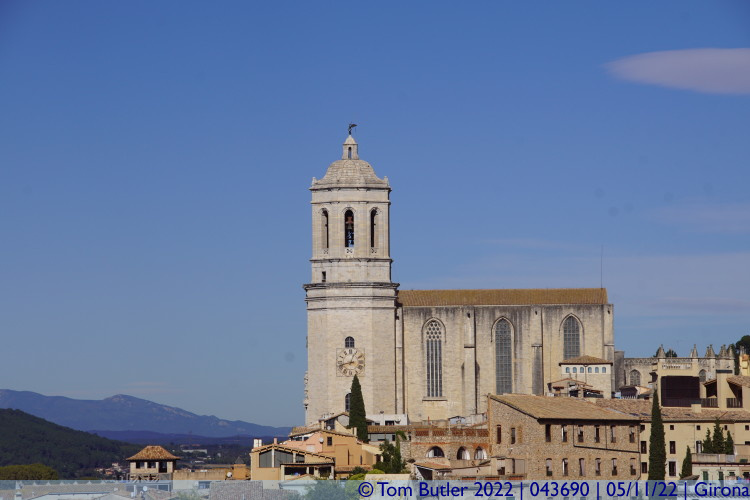 Photo ID: 043690, Cathedal and mountains, Girona, Spain