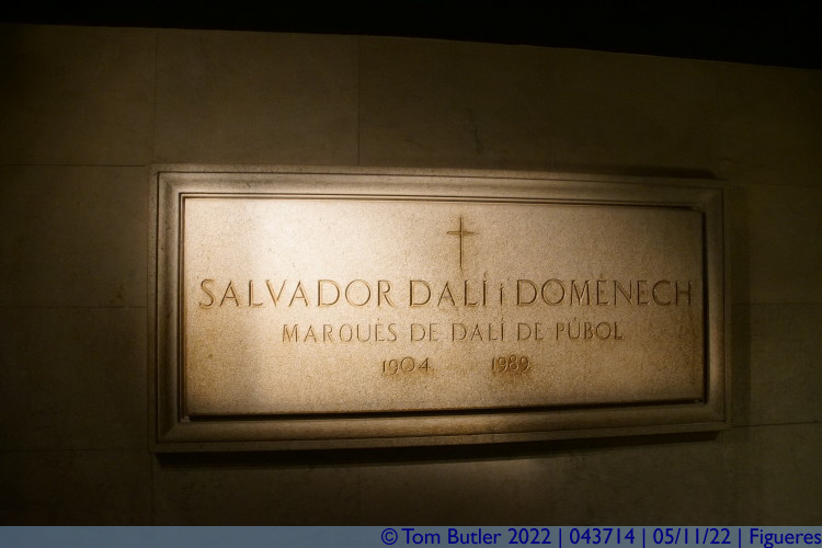 Photo ID: 043714, Dali's tomb, Figueres, Spain