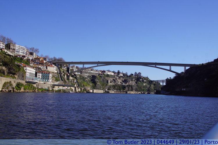 Photo ID: 044649, Heading upstream, Porto, Portugal