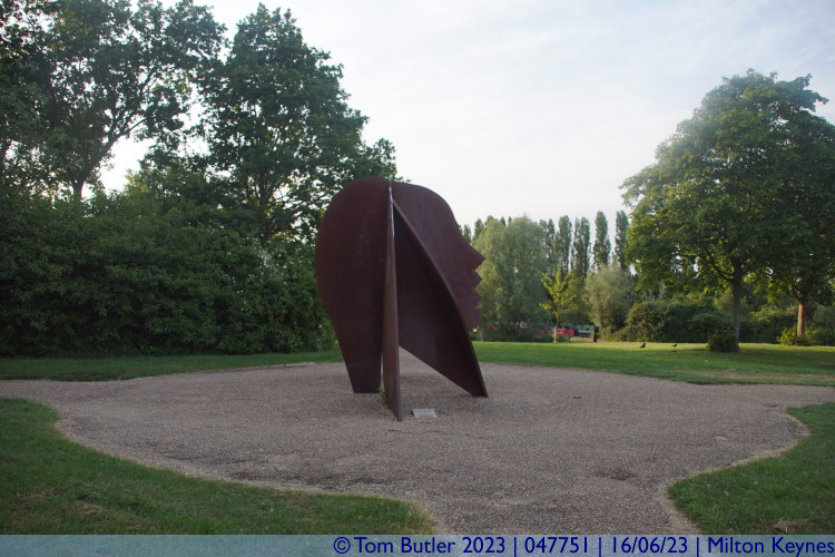Photo ID: 047751, Sculpture resolves to reveal a head, Milton Keynes, England