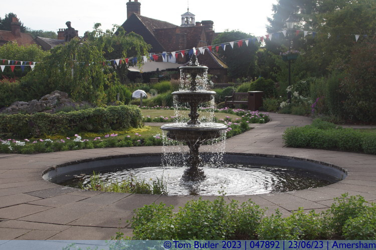 Photo ID: 047892, Fountain in the garden of remembrance, Amersham, England