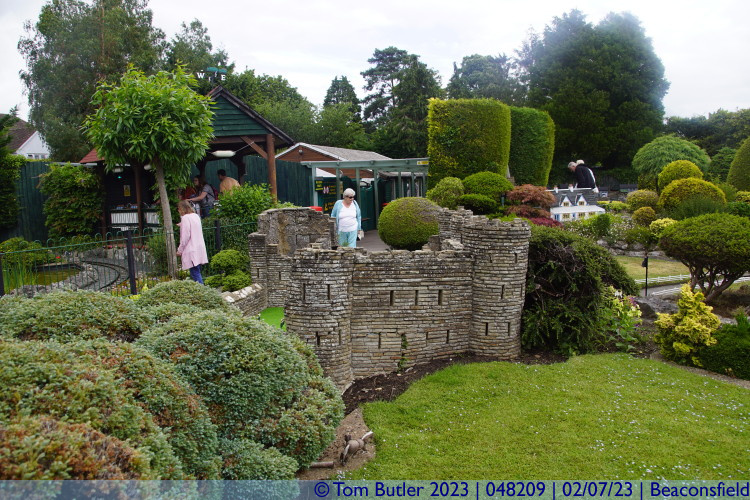 Photo ID: 048209, Castle, Beaconsfield, England