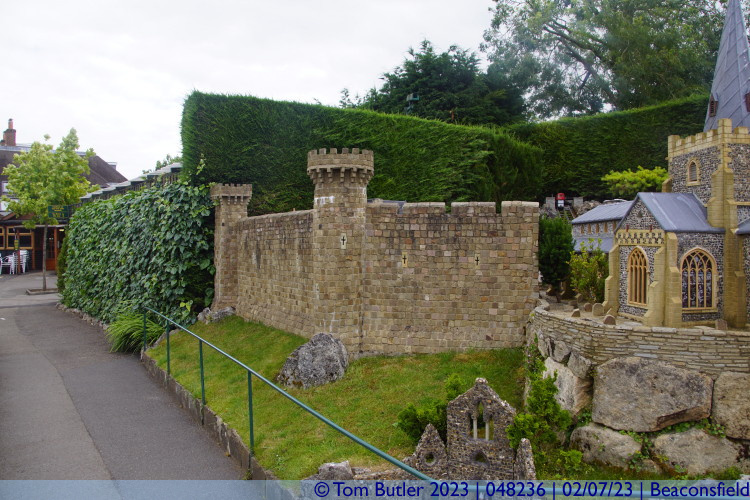 Photo ID: 048236, Castle walls, Beaconsfield, England
