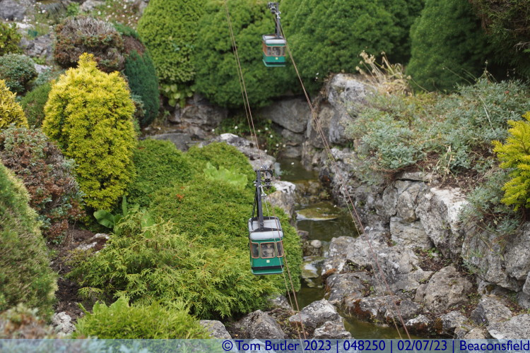 Photo ID: 048250, Cable cars in motion, Beaconsfield, England