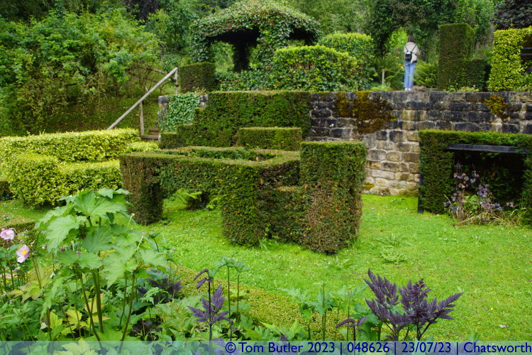 Photo ID: 048626, Garden furniture, Chatsworth, England