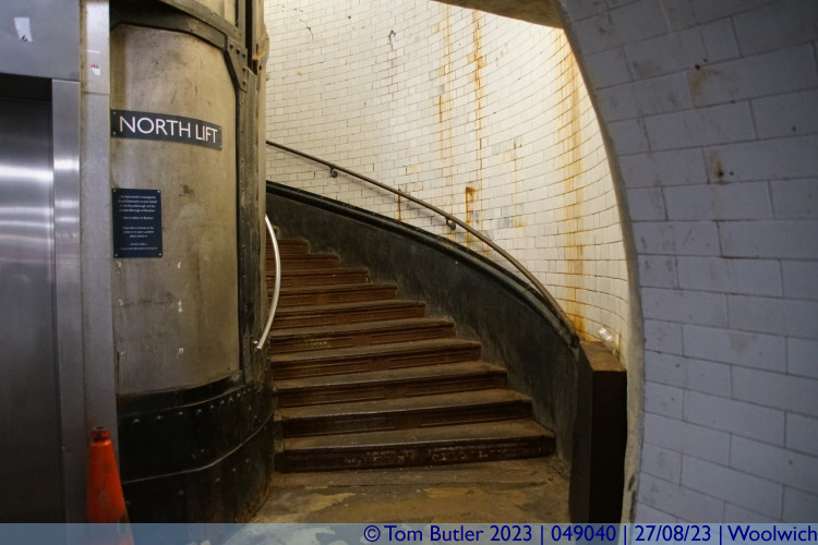 Photo ID: 049040, Lift out - 100 steps up, Woolwich, England