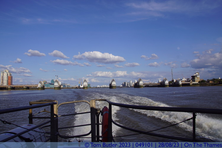 Photo ID: 049101, Passing through the barrier, On the Thames, England