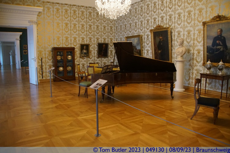 Photo ID: 049130, In the music room, Braunschweig, Germany
