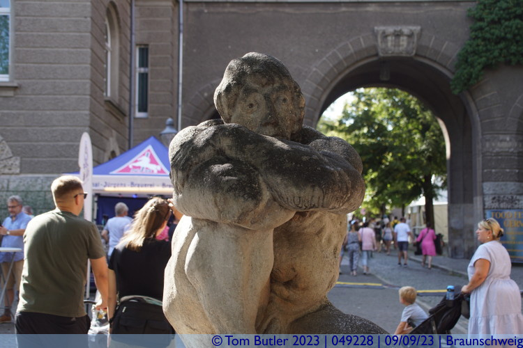 Photo ID: 049228, This statue has seen things, Braunschweig, Germany