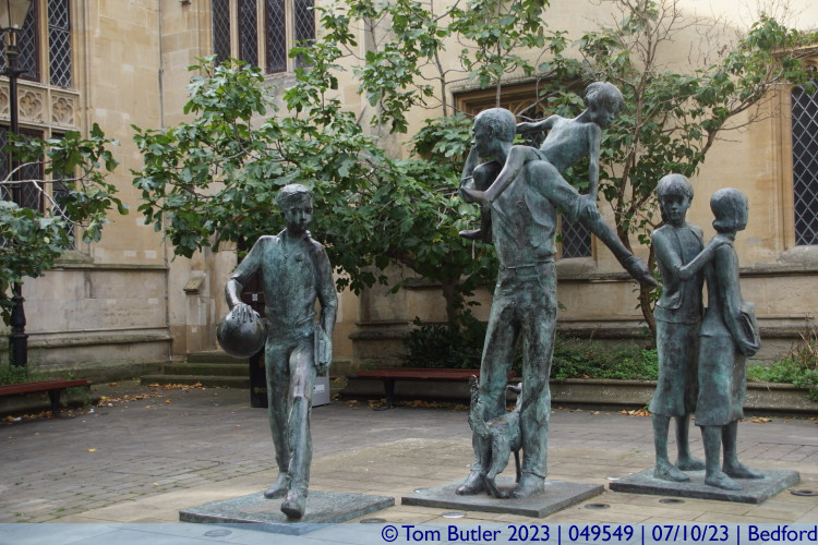 Photo ID: 049549, The Meeting Sculpture, Bedford, England
