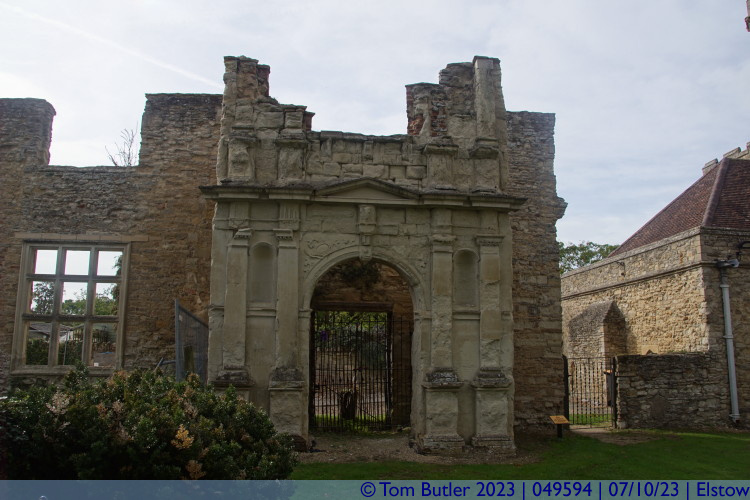 Photo ID: 049594, Ruined gateway, Elstow, England