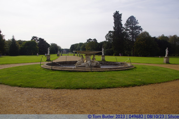 Photo ID: 049682, Fountain on the site of the old house, Silsoe, England