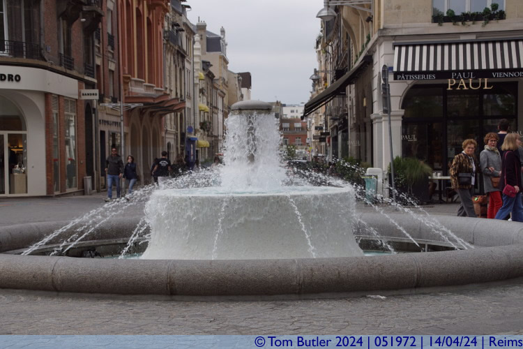 Photo ID: 051972, Fontaine de la Solidarit, Reims, France