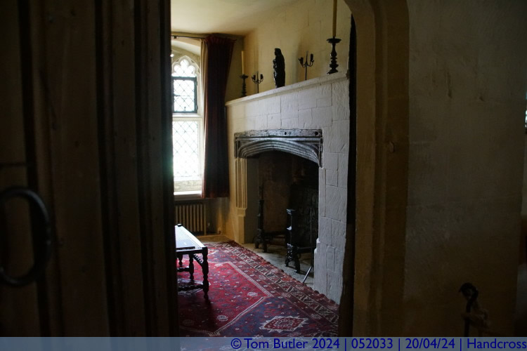 Photo ID: 052033, Fireplace, Handcross, England