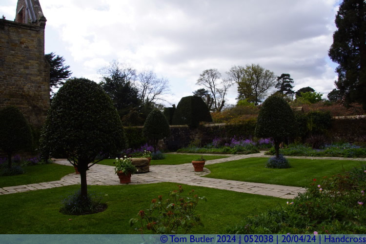 Photo ID: 052038, The Forecourt Garden, Handcross, England