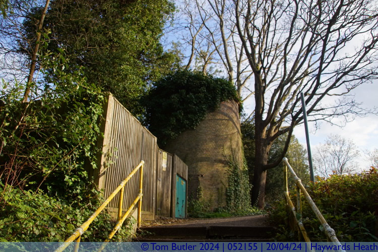 Photo ID: 052155, Ventilation on Folly Hill, Haywards Heath, England