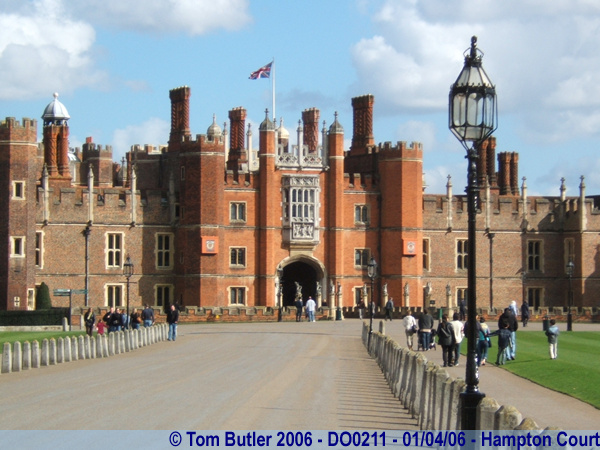 Photo ID: do0211, The Tudor entrance to Hampton Court Palace, Hampton Court, London