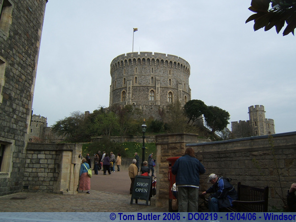 Photo ID: do0219, The round tower and gardens, Windsor, Berkshire