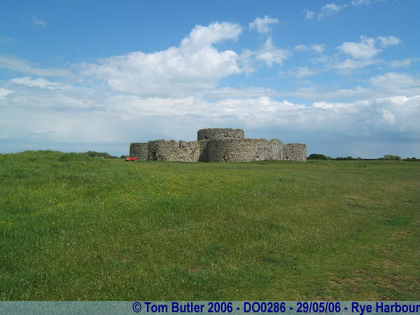 Photo ID: do0286, Approaching Camber Castle, Rye Harbour, East Sussex