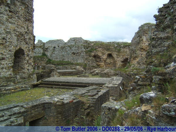 Photo ID: do0288, Inside the ruins of Camber Castle, Rye Harbour, East Sussex