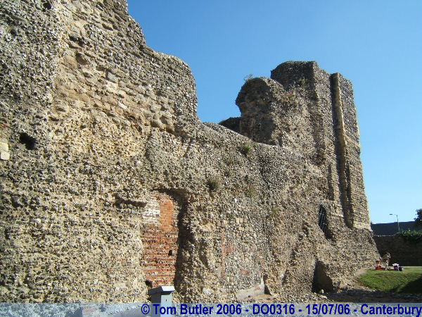 Photo ID: do0316, The side of Canterbury Castle, Canterbury, Kent