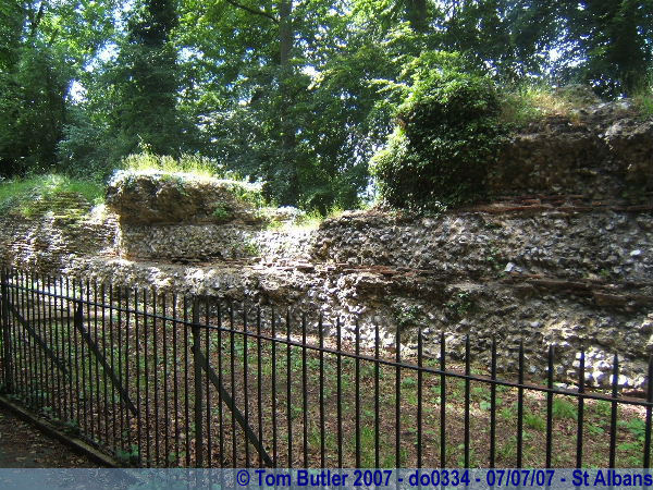 Photo ID: do0334, The remains of the Roman city walls of Verulamium, St Albans, Hertfordshire