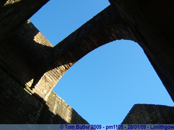 Photo ID: pm1105, Looking up through the ruins of the Palace, Linlithgow, Scotland