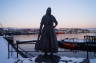 Photo ID: 008739, Statue in the harbour (93Kb)