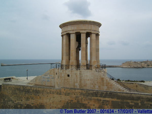 Photo ID: 001634, The war memorial seen from the lower Barrakka gardens, Valletta, Malta