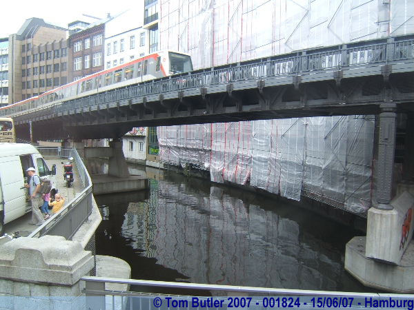 Photo ID: 001824, An U-Bahn train sails over the top of a canal, Hamburg, Germany
