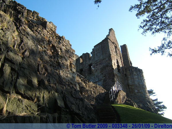 Photo ID: 003348, Approaching Direlton Castle, Direlton, Scotland