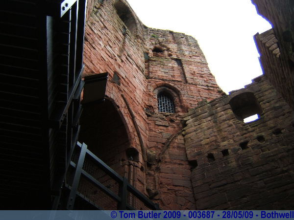 Photo ID: 003687, Looking up the main tower, Bothwell, Scotland