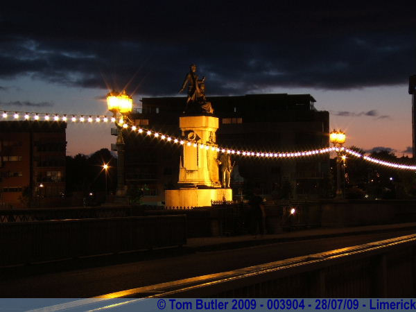 Photo ID: 003904, The Sarsfield bridge with a monument to the Limerick Residents who took part in the Easter 1916 uprising, Limerick, Ireland