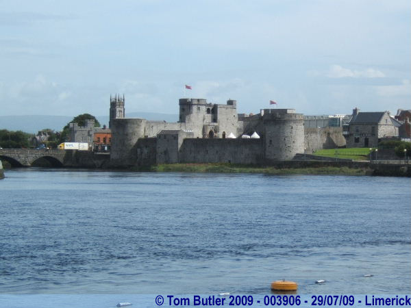 Photo ID: 003906, King Johns Castle and River Shannon, Limerick, Ireland